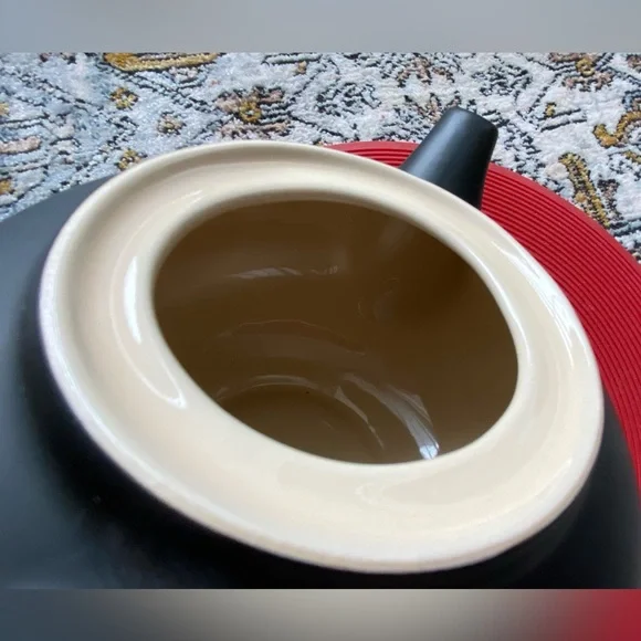 Le Creuset Matte Black Teapot - Picture 9 of 13